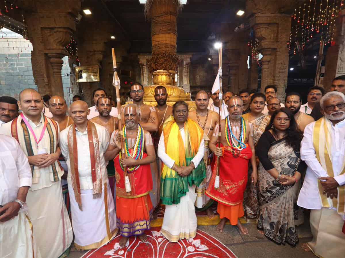 President Murmu offers prayers at Tirumala temple