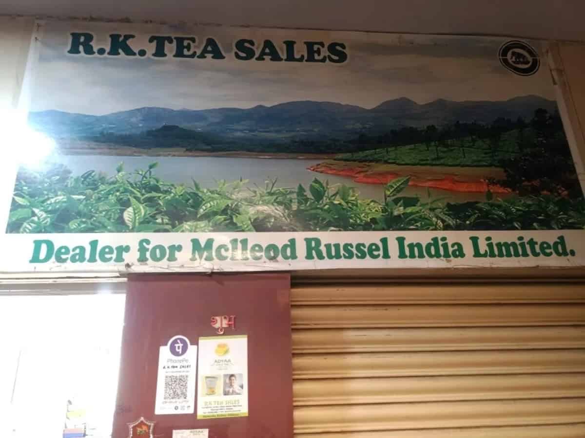 Hyderabad: RK Tea Sales purchases Manohari Gold tea at auction for Rs 1.15L