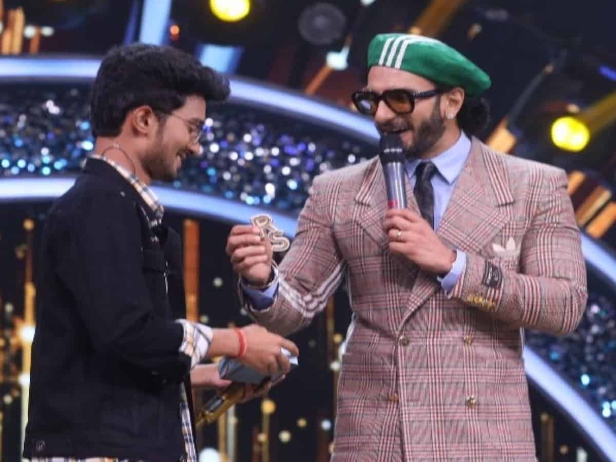 Ranveer Singh surprises 'Indian Idol 13' contestant with a special gift