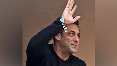 Salman Khan greets fans outside Galaxy apartment on 57th birthday