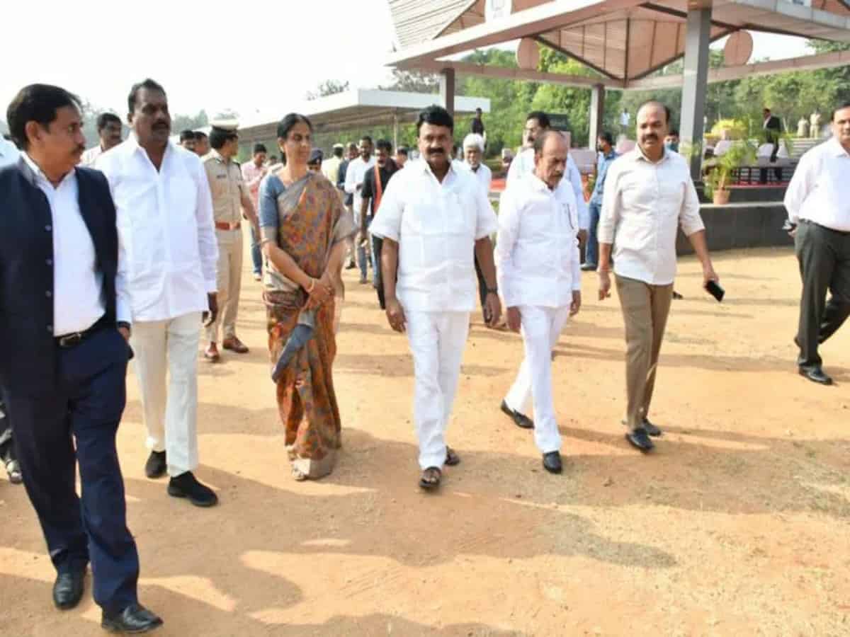 Telangana ministers review arrangements at Mindspace juctiontion ahead of KCR's visit