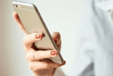 Global smartphone shipments suffer biggest fall in holiday quarter