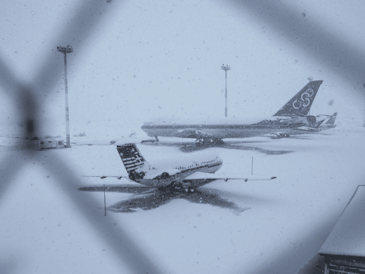 Nearly 4,900 flights cancelled in US due to deadly winter storm