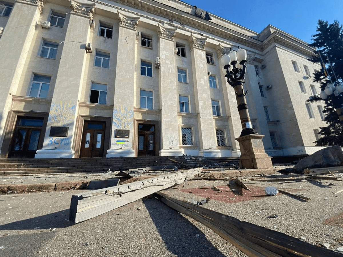 Ukraine's Kherson without power after heavy Russian shelling