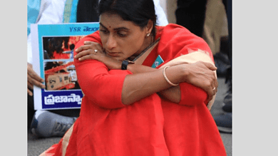 YS Sharmila under house arrest, prevented from leaving her house