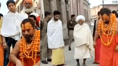 UP: Ayodhya seer performs 'tehraveen' of Shah Rukh Khan