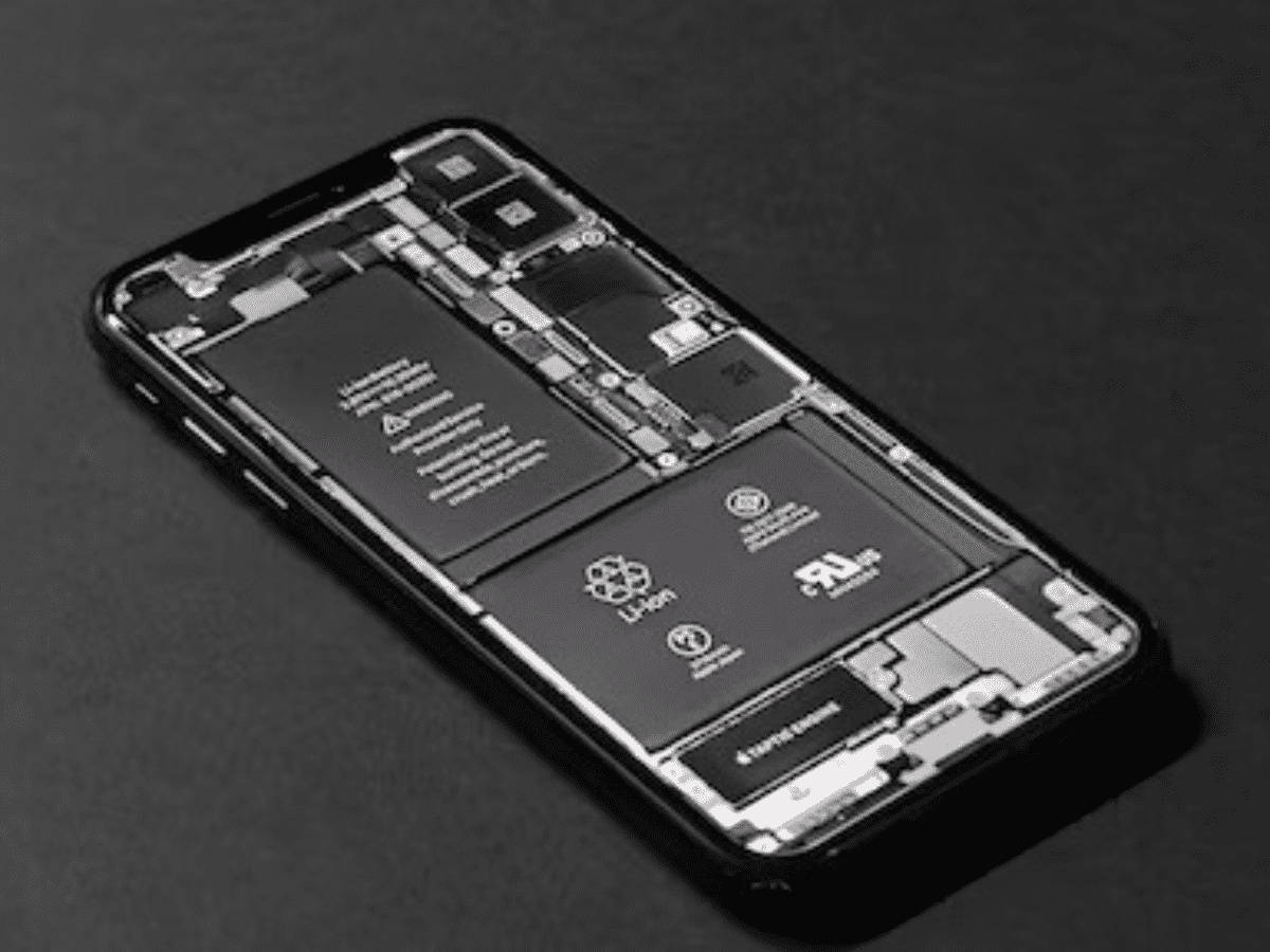 Smartphone makers may be forced to bring back removable batteries