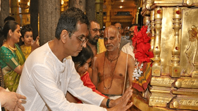 CJI Chandrachud offers prayers with family in Andhra's Tiruchanoor temple
