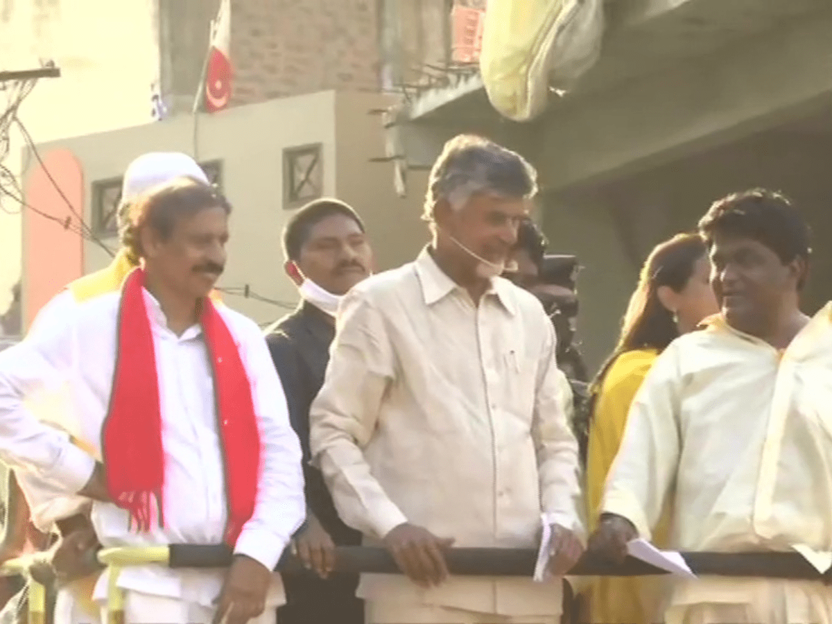 Stampede in Chandrababu Naidu's Andhra roadshow, police register case