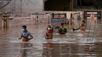 Floods in Malaysia kill 5, displace 56,159