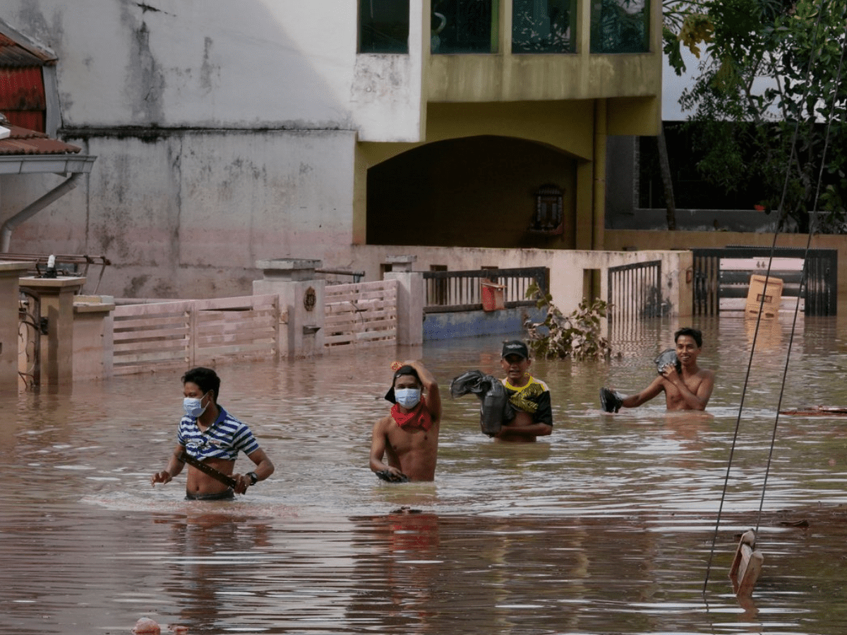 Floods in Malaysia kill 5, displace 56,159