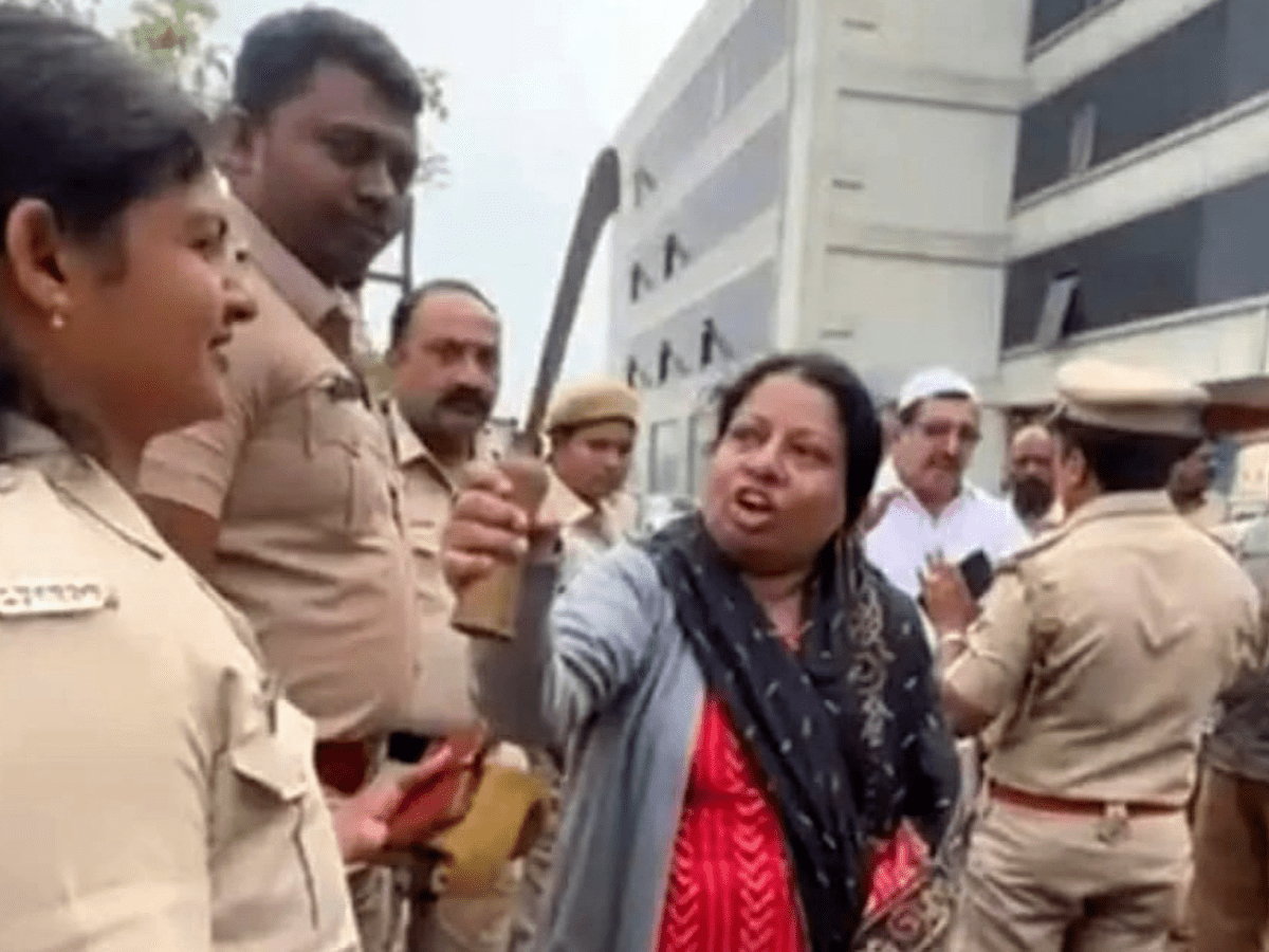 Karnataka couple who threatened officers with machete in public arrested
