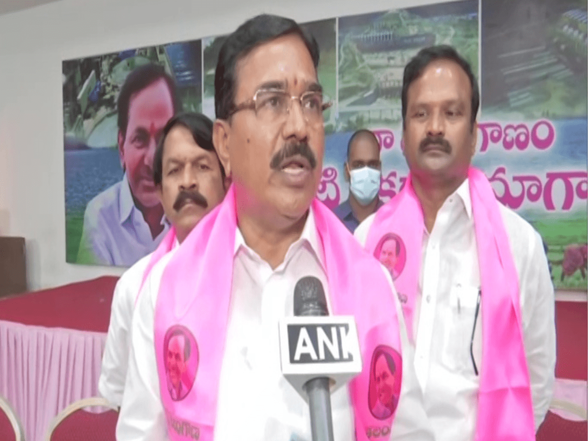Telangana Agri minister inspects proposed site for Kohed fruit market