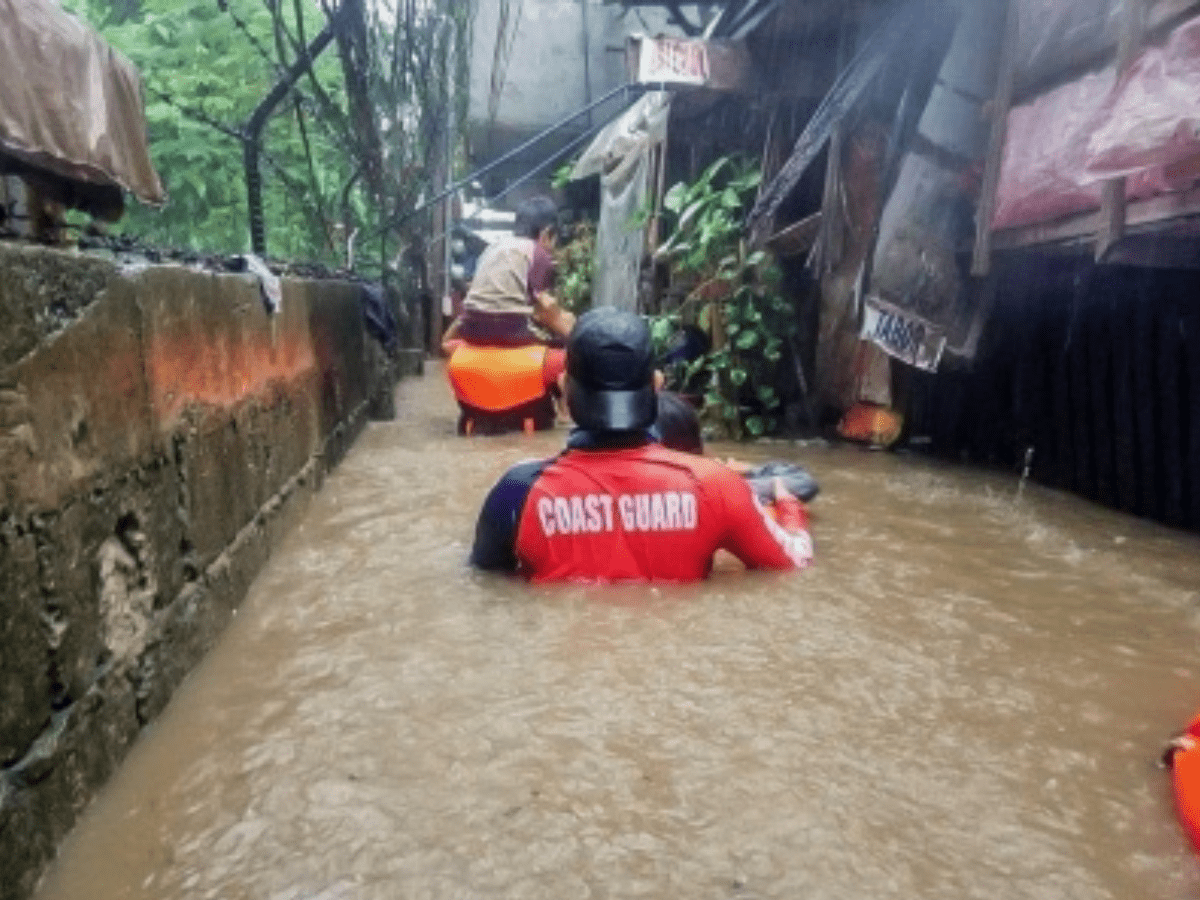 6 dead, 19 missing in Philippine floods