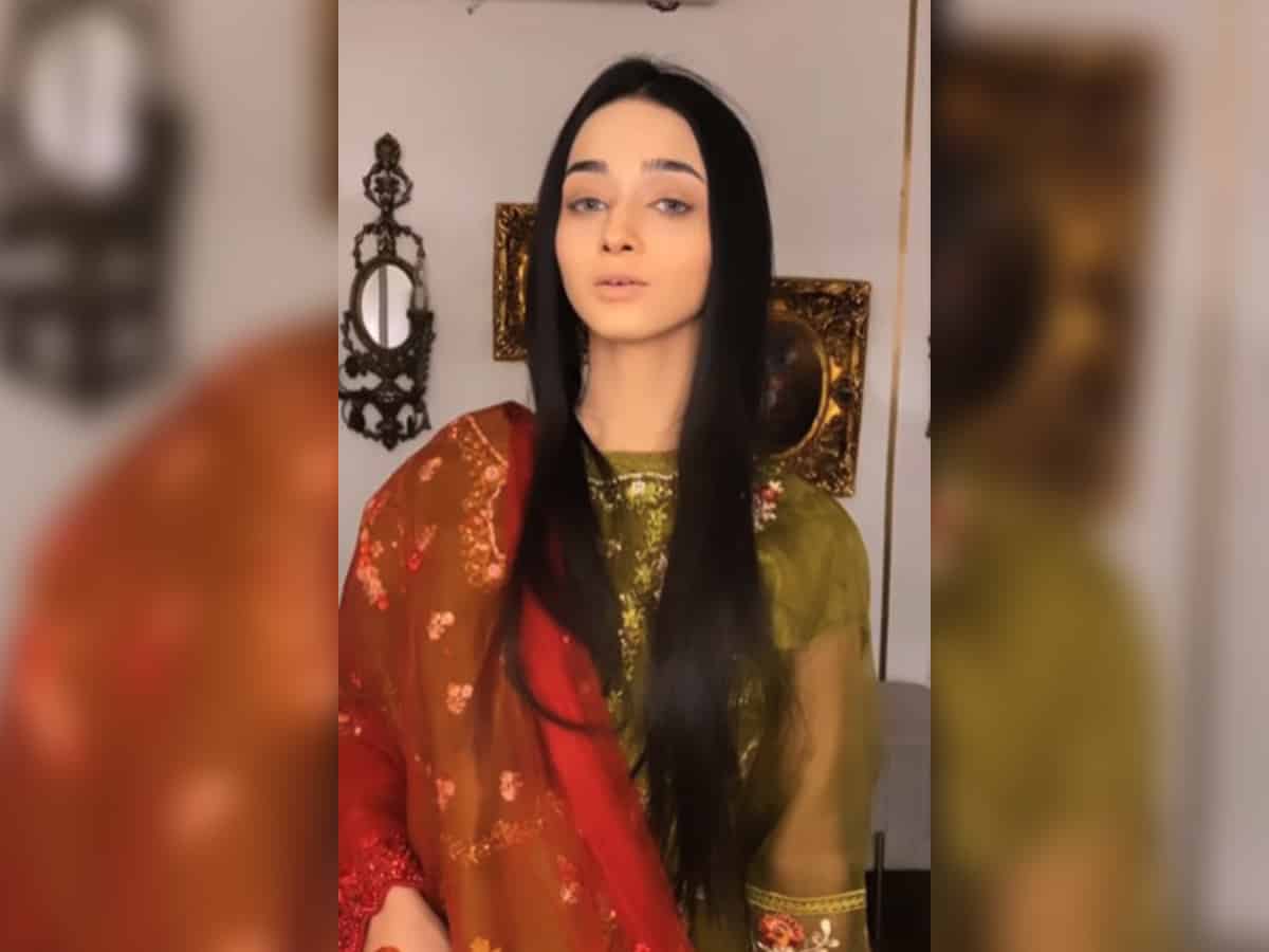 Viral girl Ayesha's new reel on 'Mera Dil Yeh Pukaare Aaja' - Watch