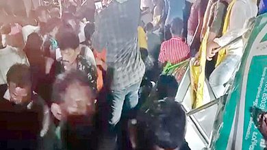 AP: Hospital hands over bodies of TDP workers killed in stampede to their family