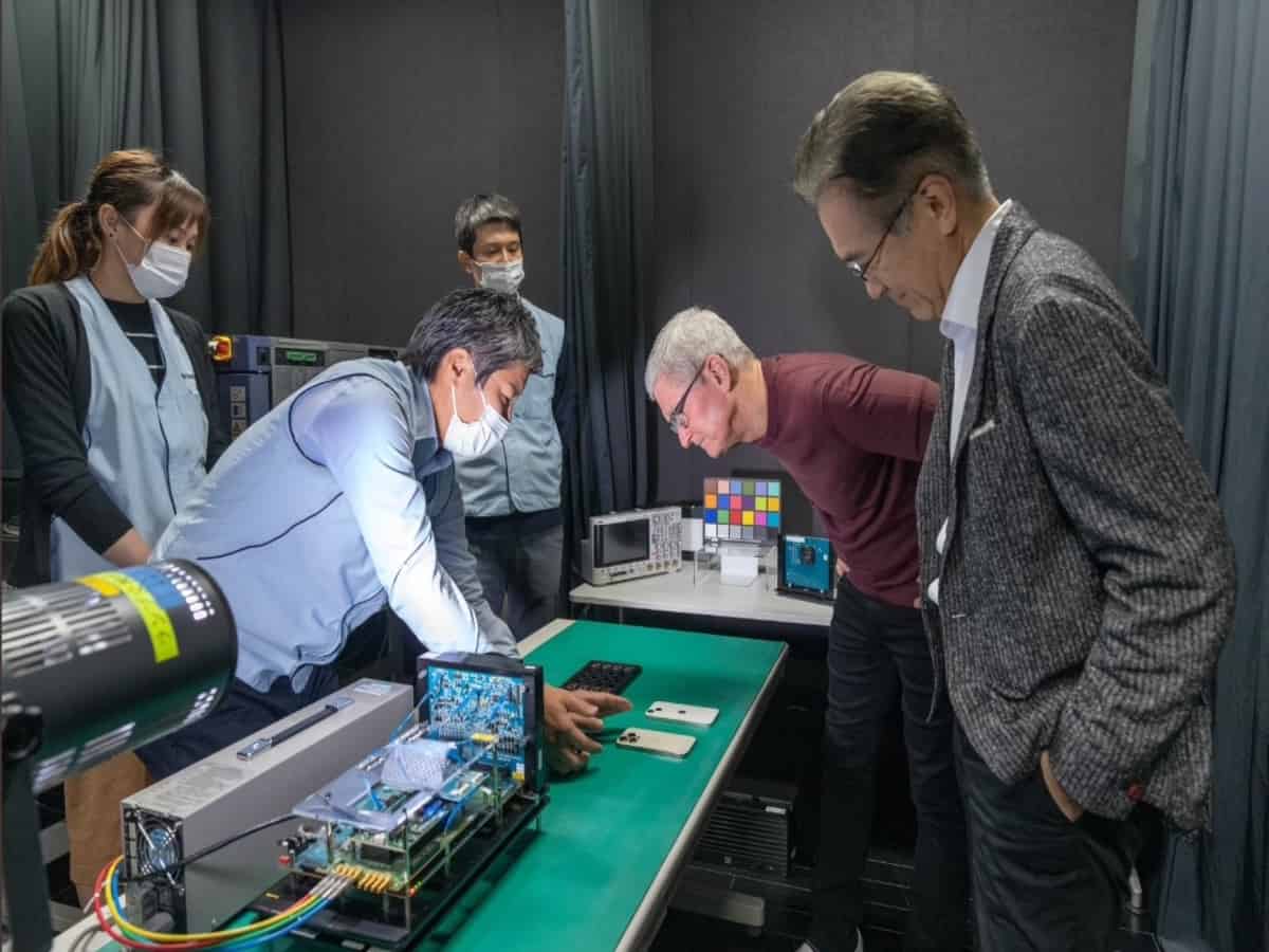 Tim Cook visits Sony's cutting-edge facility in Japan