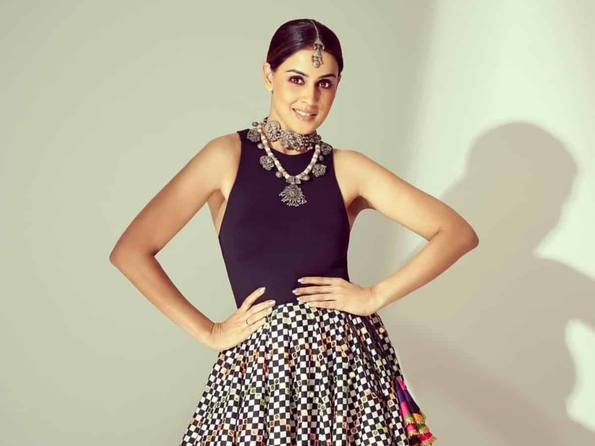 Genelia grooves to the classic 'Mera Dil Yeh Pukare Aaja'