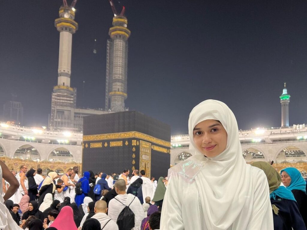 Jannat Zubair treats her fans with pictures from Mecca