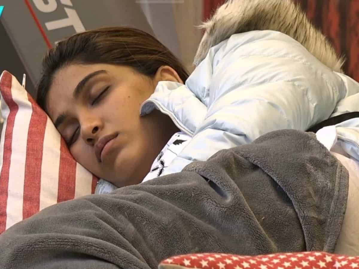 Bigg Boss 16: Nimrit suffers panic attack during task