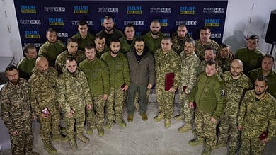 Zelensky visits troops in Donetsk, presents state awards