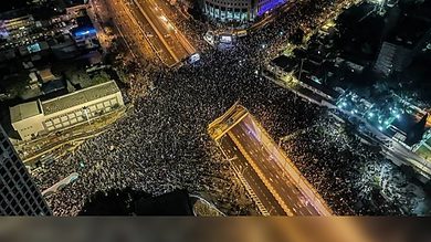 Over 100,000 of Israelis protest against Netanyahu government