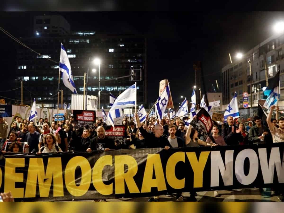 Thousands of Israelis protest over Netanyahu government