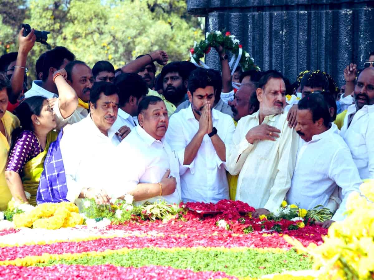 Lokesh pays tributes to NTR ahead of 4,000 km-long padyatra