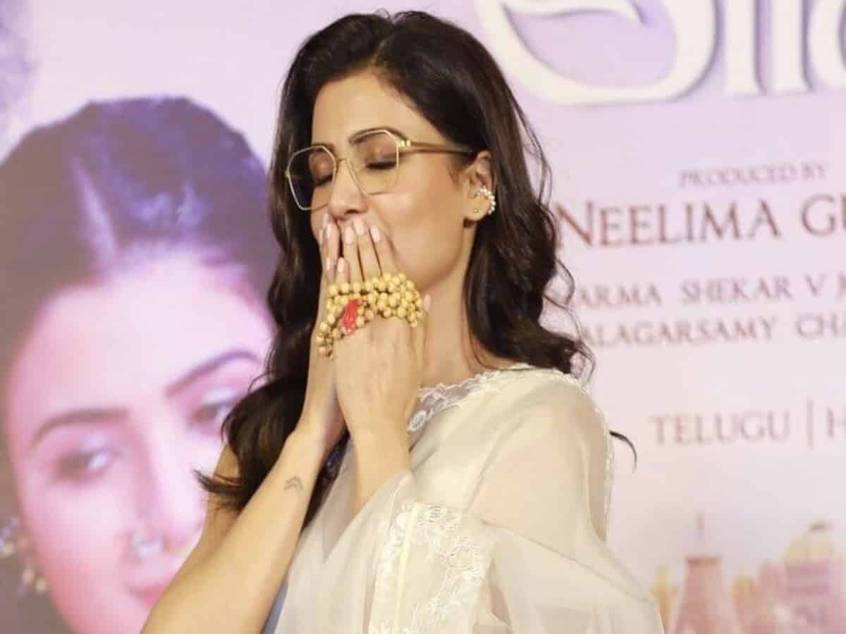 Samantha breaks down in front of media [Video]