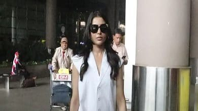 Samantha papped after months, Fans say 'she looks weak' [Video]