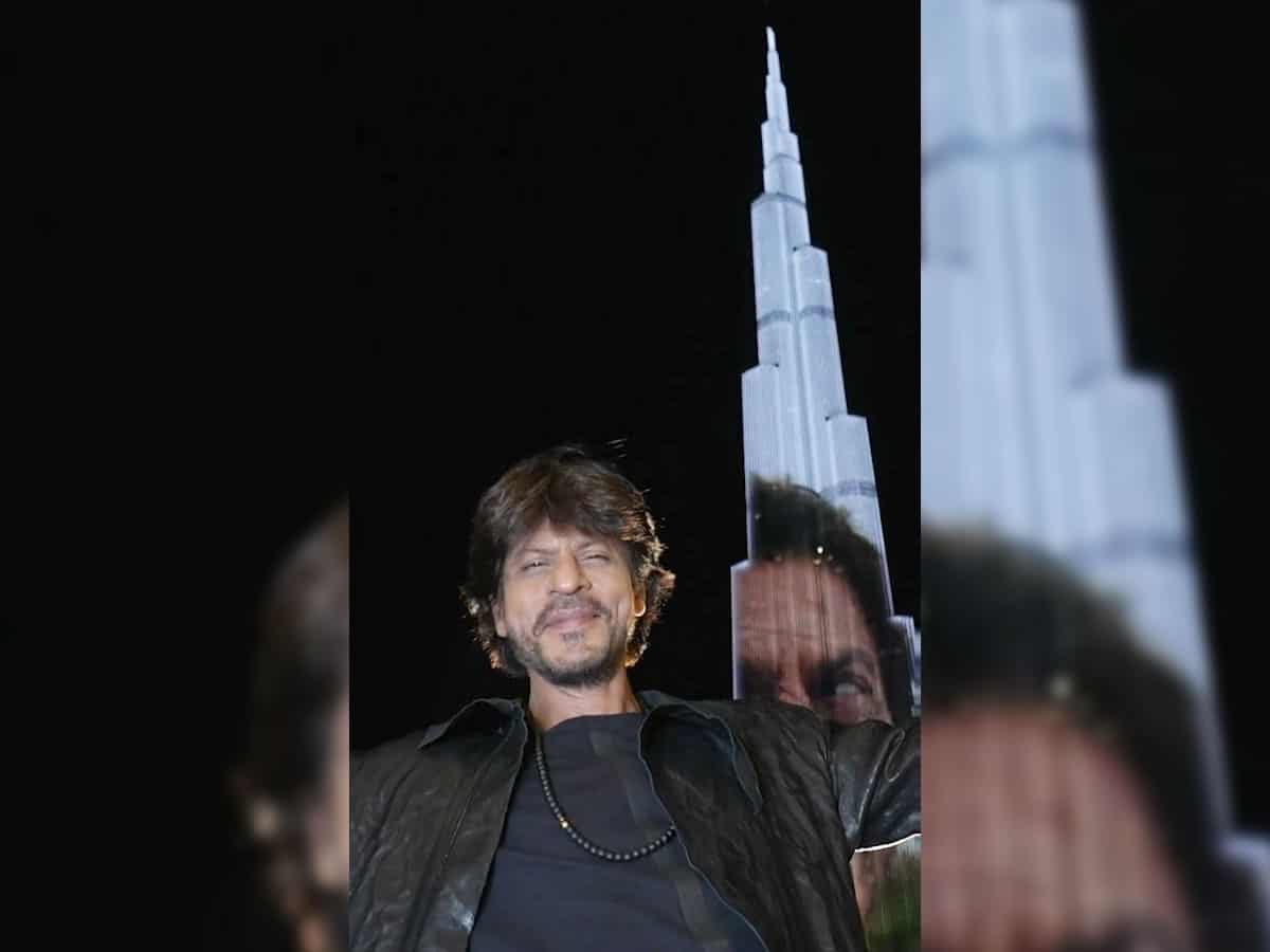 'Pathaan' trailer screened on Burj Khalifa, SRK mouths dialogues