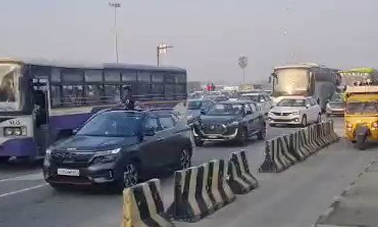 Heavy rush at Toll Plaza at people rush homes for Sankranthi