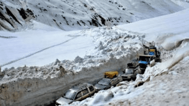 Drass in Ladakh freezes at minus 29, cold wave continues in Valley