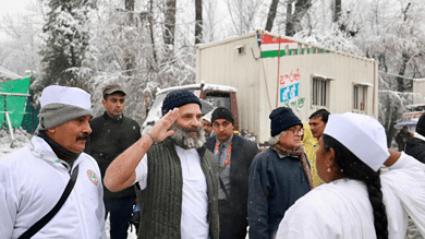 Amid snowfall, Congress holds rally to mark culmination of Bharat Jodo Yatra