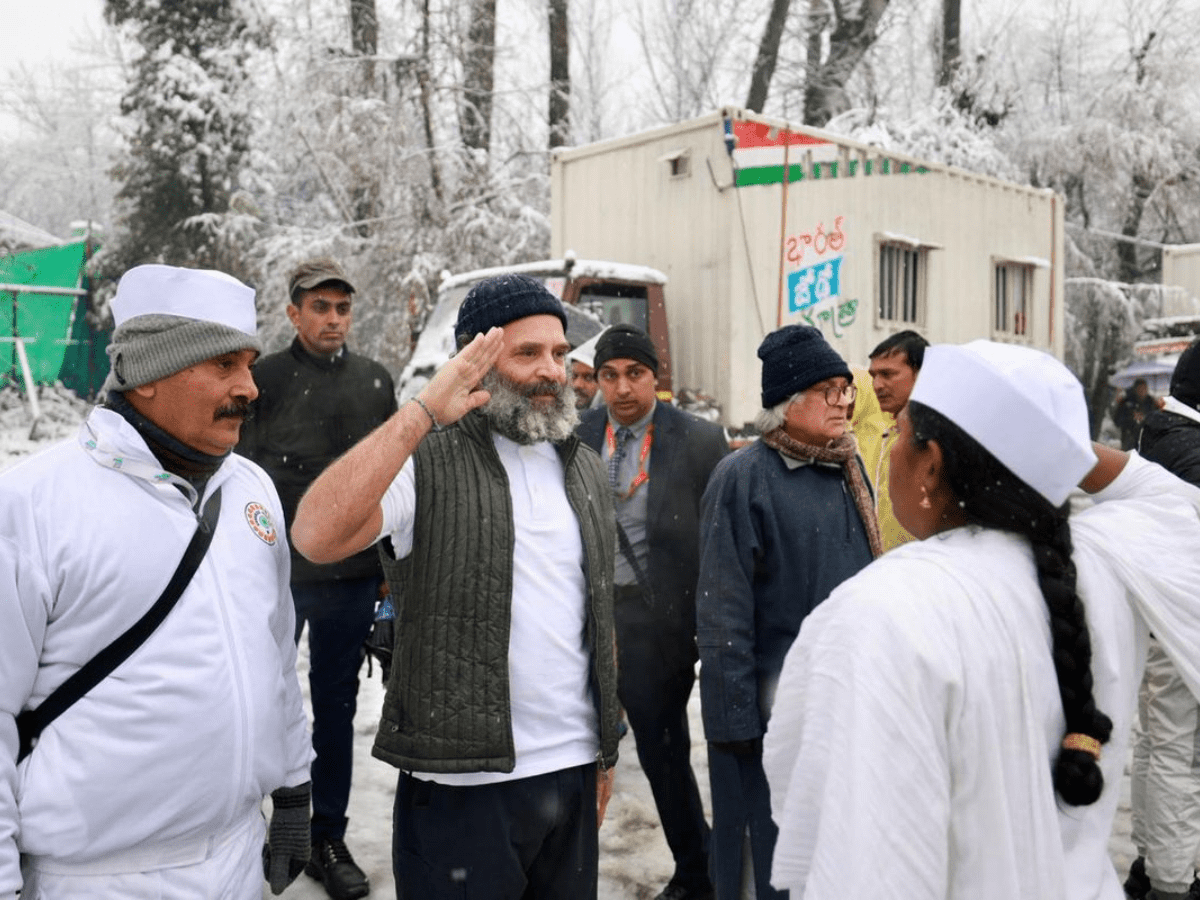 Amid snowfall, Congress holds rally to mark culmination of Bharat Jodo Yatra