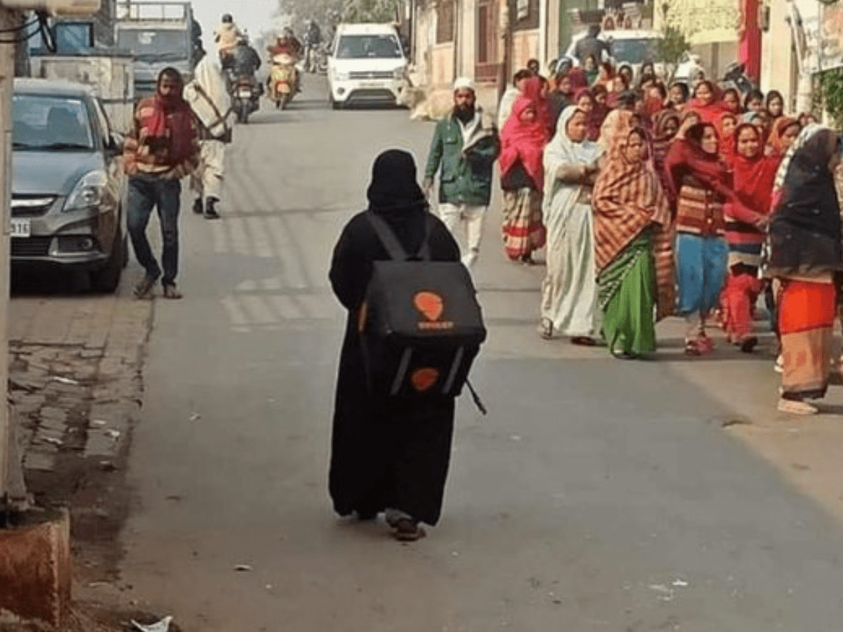 Woman with backpack - How a pic is changing her life