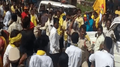 AP: Police lathi-charge TDP workers gathered to welcome Chandrababu Naidu
