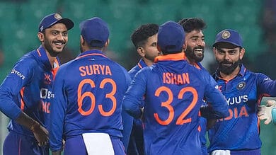 India dominates Sri Lanka in third ODI, wins series 3-0