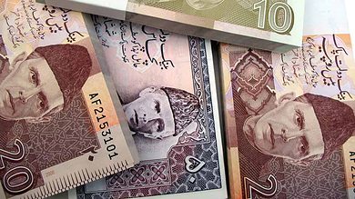 Pak rupees hit new low vs USD, slides to Rs 227.88 a dollar