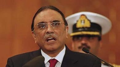 Asif Ali Zardari sends Rs 10 bn legal notice to Imran Khan