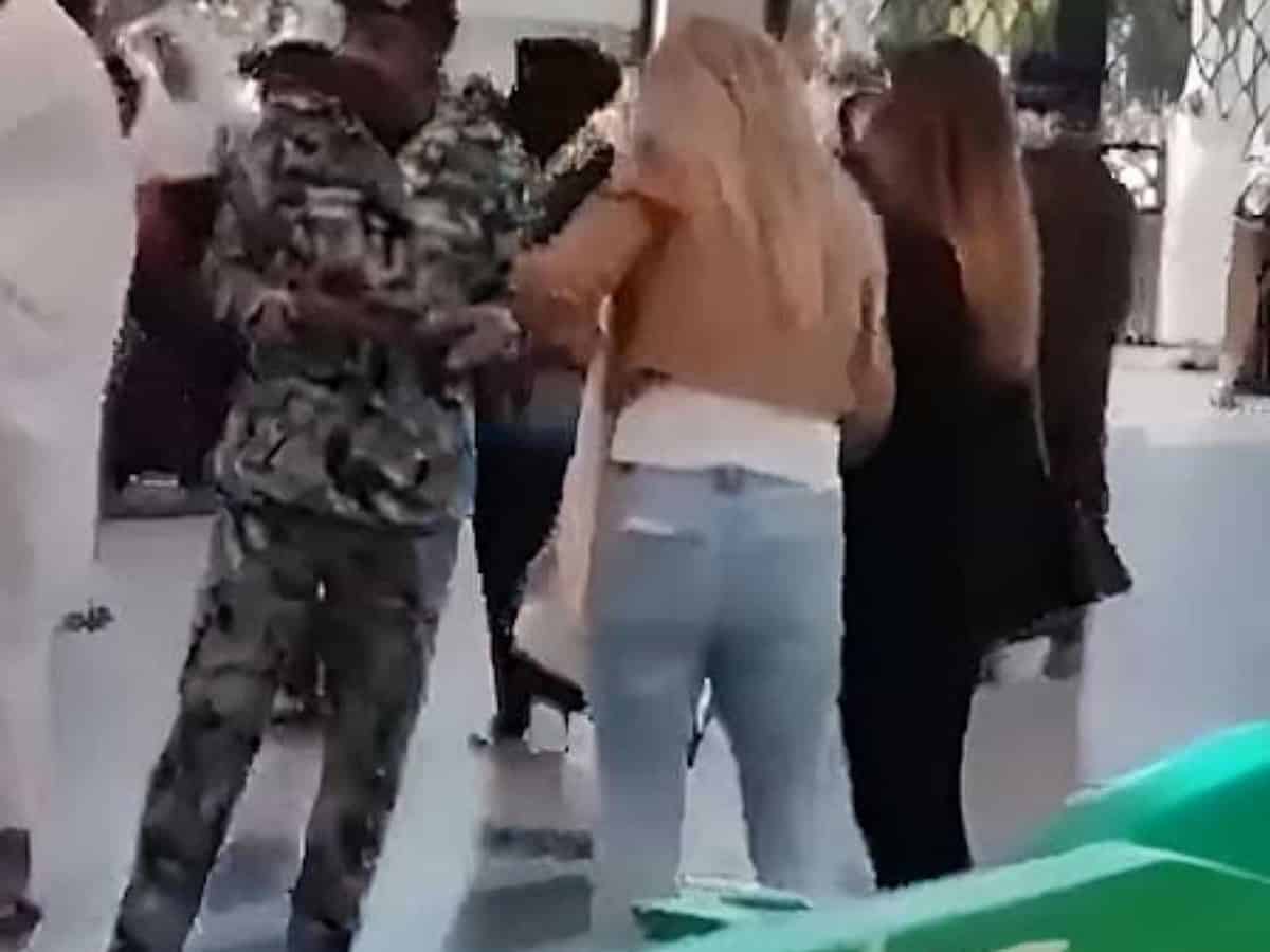 Video: 2 non-Muslim women entered courtyards of Prophet's Mosque in Madinah in inappropriate clothes