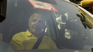 Manish Sisodia to CBI office