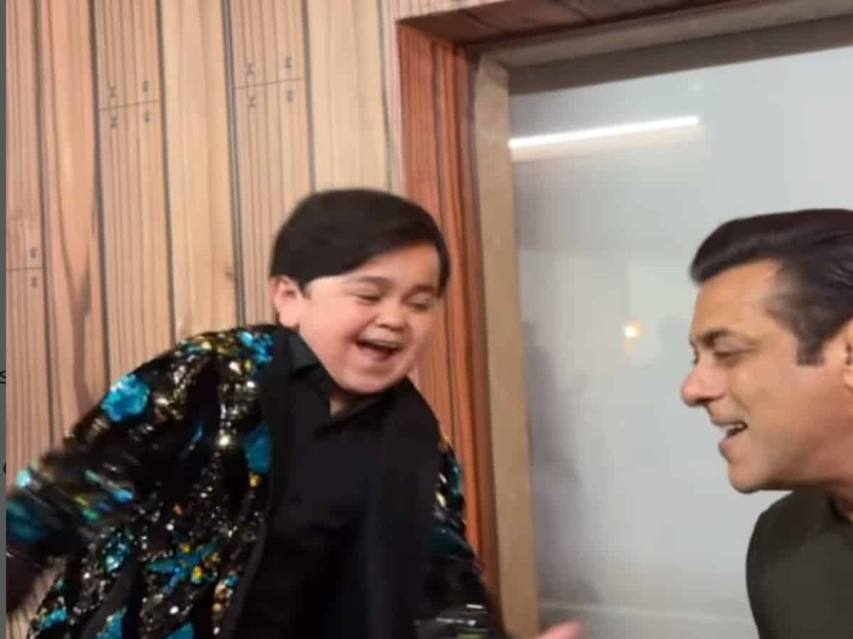 Abdu Rozik grooves to 'Oh oh Jaane Jaana' with Salman Khan, video goes viral