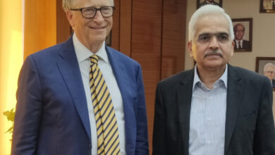 Bill Gates visits RBI office in Mumbai, holds discussions with Shaktikanta Das