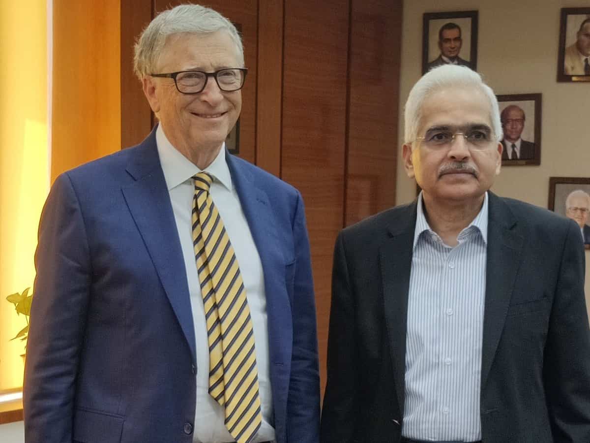 Bill Gates visits RBI office in Mumbai, holds discussions with Shaktikanta Das