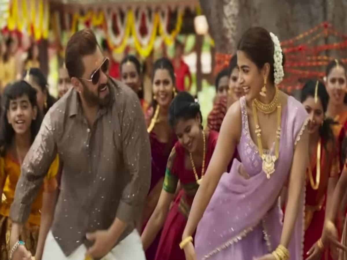 Salman Khan attends Pooja Hegde's brother's marriage, pictures viral