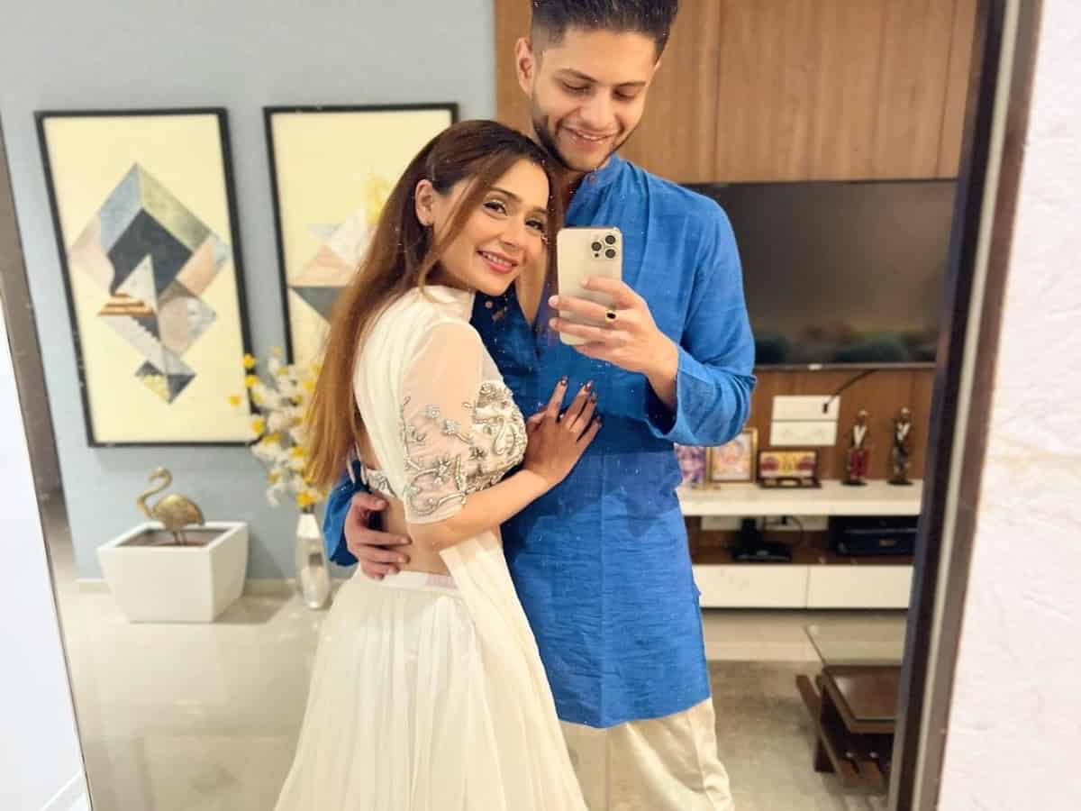 Sara Khan to tie knot with pilot boyfriend Shantanu Raje soon