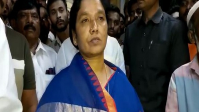 AP: Police acted as YSRCP workers, pelted stones on us, says TDP's Sunitha