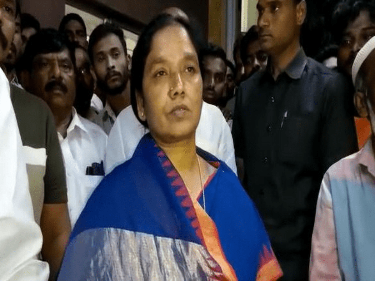 AP: Police acted as YSRCP workers, pelted stones on us, says TDP's Sunitha