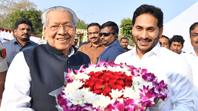Andhra Pradesh CM sees off outgoing Governor